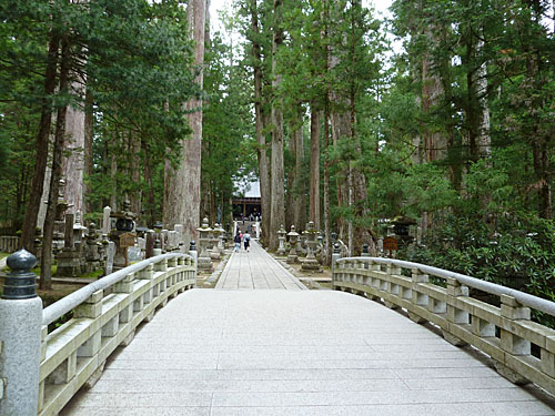 高野山奥の院弘法大師空海廟（真言宗祖師）